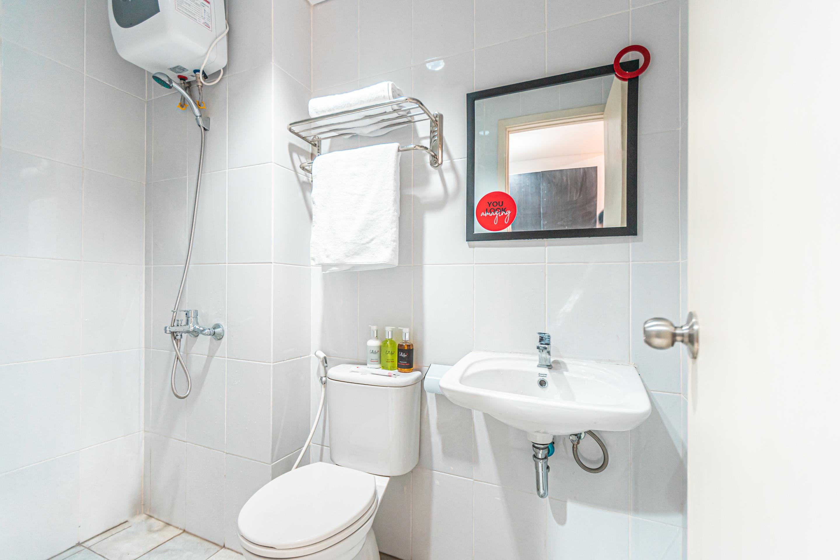 Capital O Urbano Hotel Бекаси Екстериор снимка